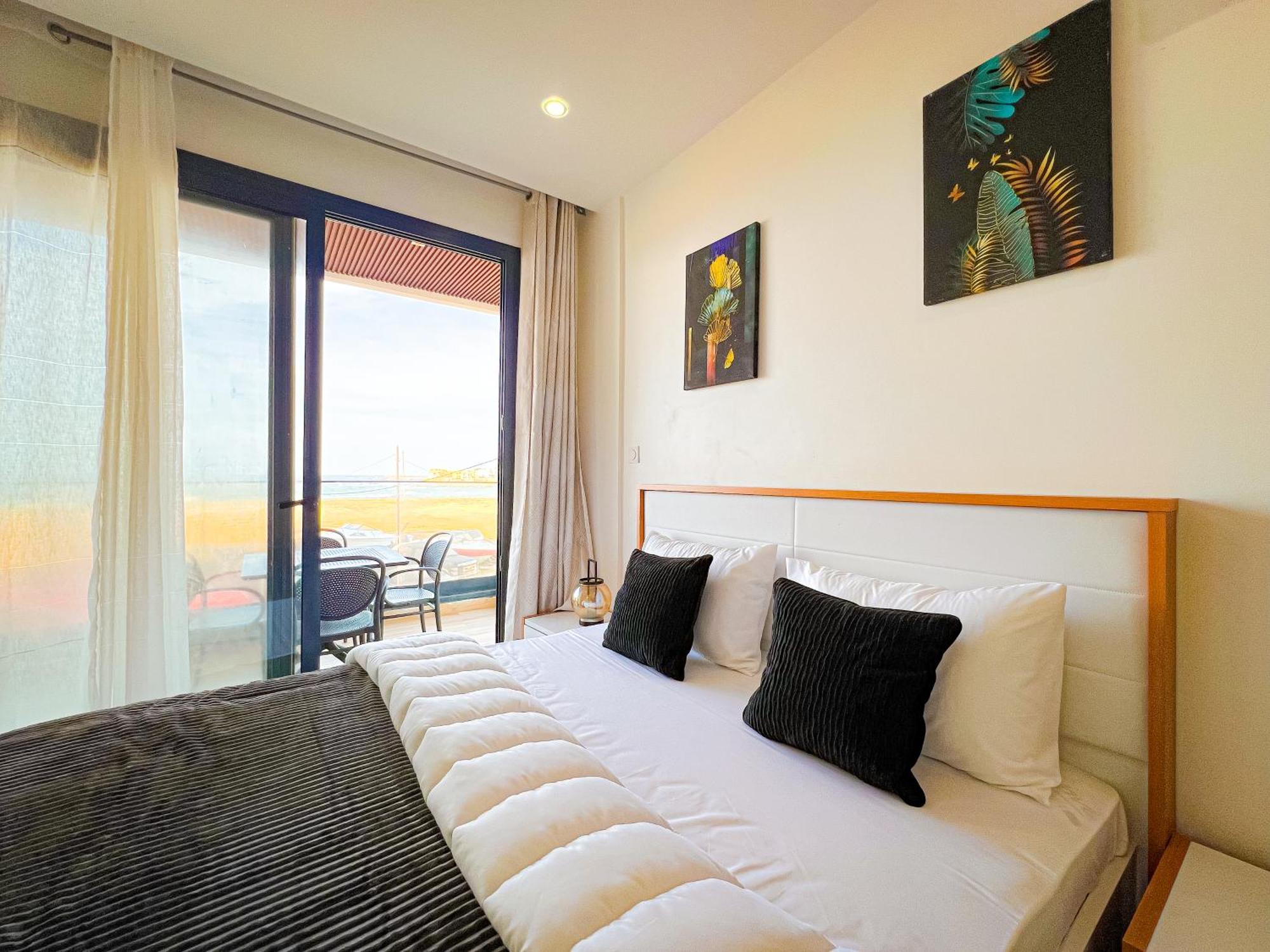 דקר Residence Thea מראה חיצוני תמונה